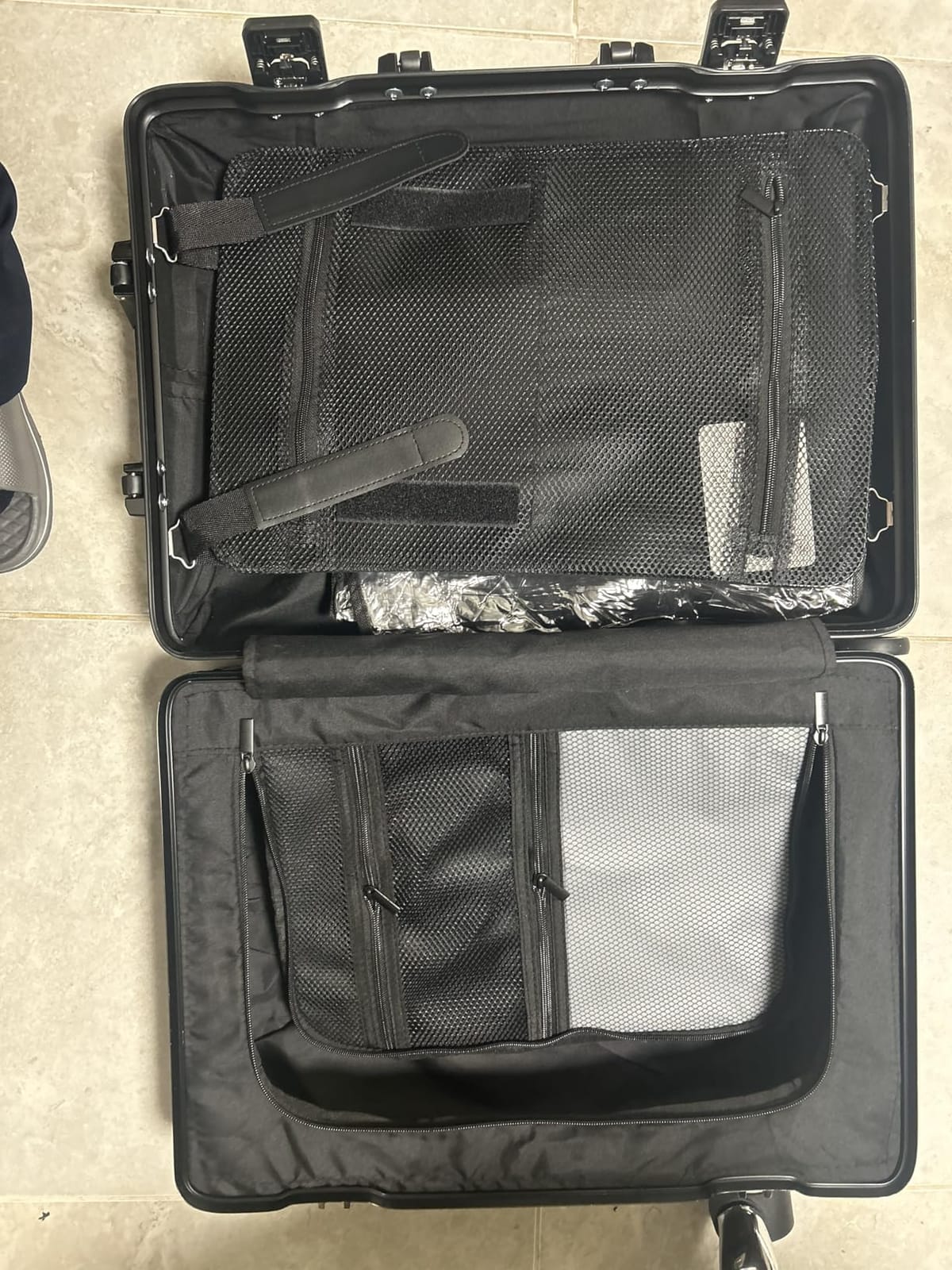 VentureVault All Aluminum Zipperless Carry On Luggage, 20 Inch, Silver customer photo 2