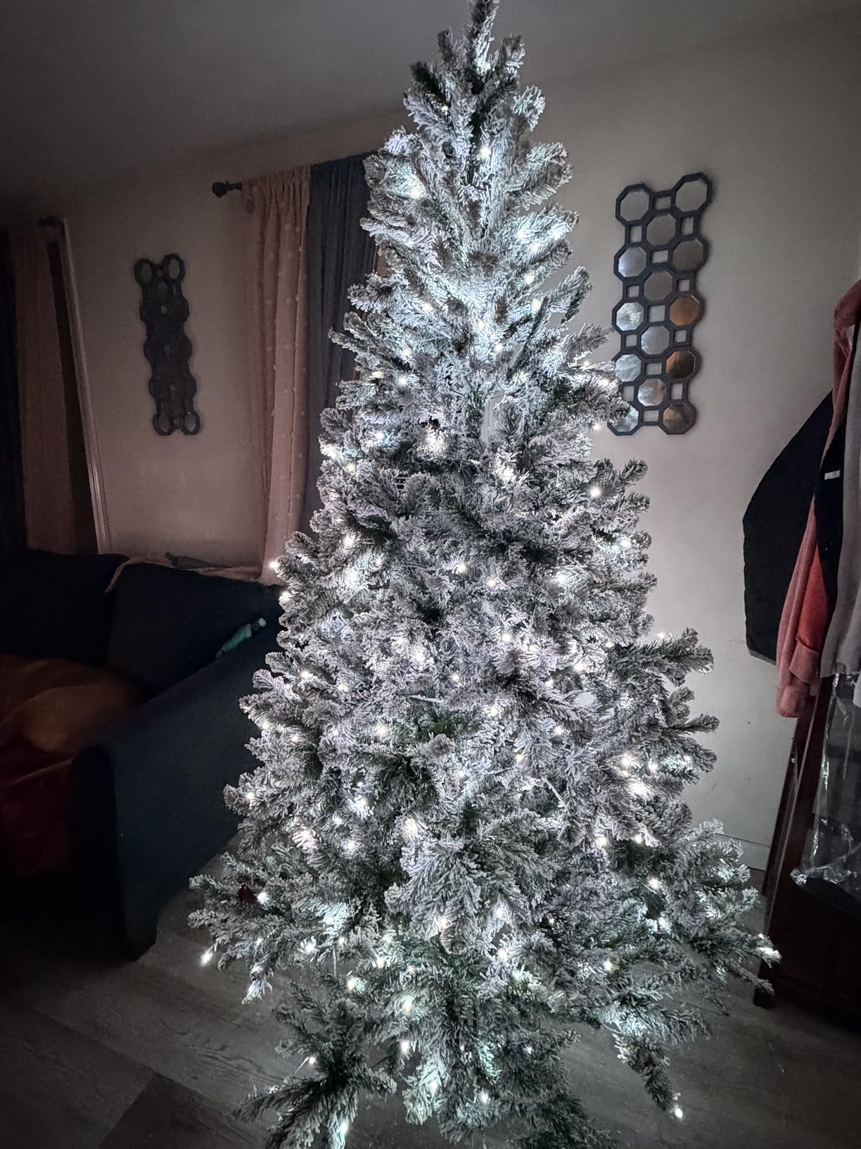 SHareconn 7ft Prelit Flocked Spruce Artificial Christmas Tree with Remote customer photo 1