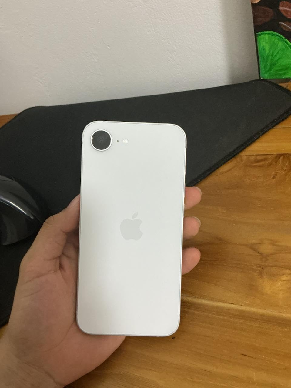 iPhone 16e Renewed customer photo 1