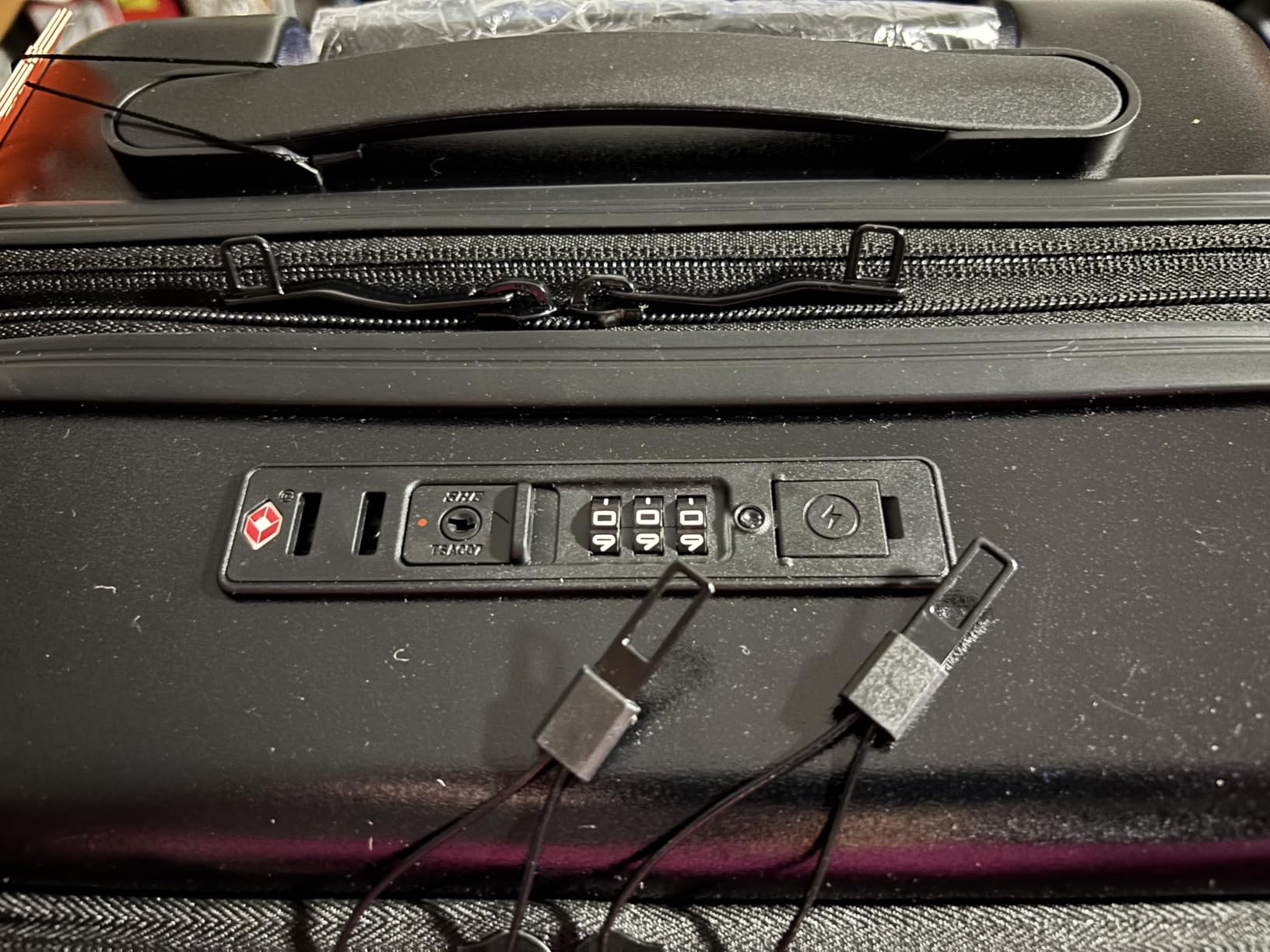 24 Inch Checked Luggage with Front Pocket, Expandable Hardshell Suitcase with Spinner Wheels, Hybrid Travel Bag with Laptop Compartment, TSA Lock & USB Charging Ports, Medium Suitcase for 7-10 Days customer photo 2