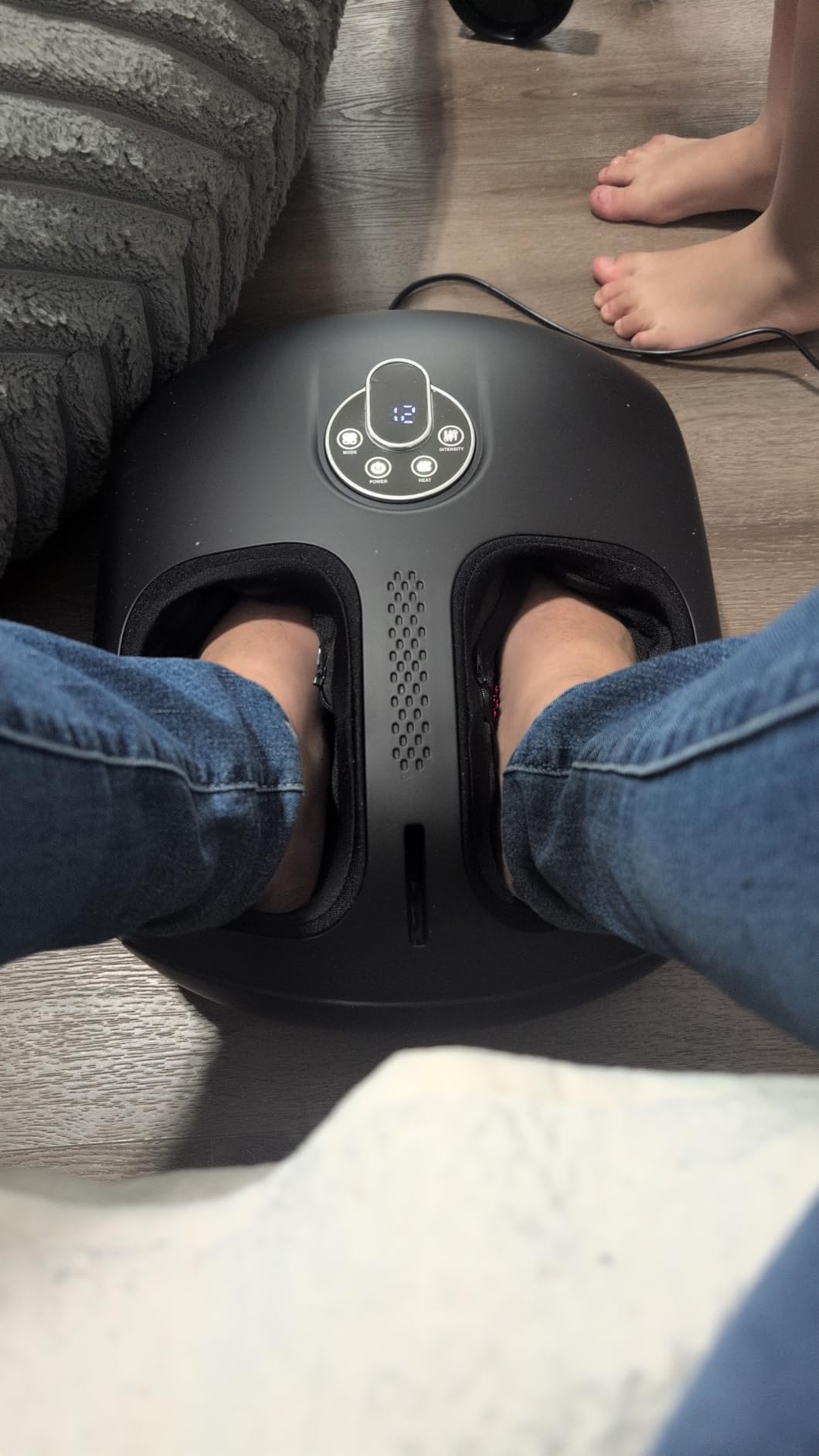 Foot Massager with Heat, 4 Modes & Vibration & Compression & Rolling for Feet Toes Relief, Electric Shiatsu Foot Massager with Remote, Fits Up to Men's Size 12, Gift for Women Men Father's Day customer photo 1