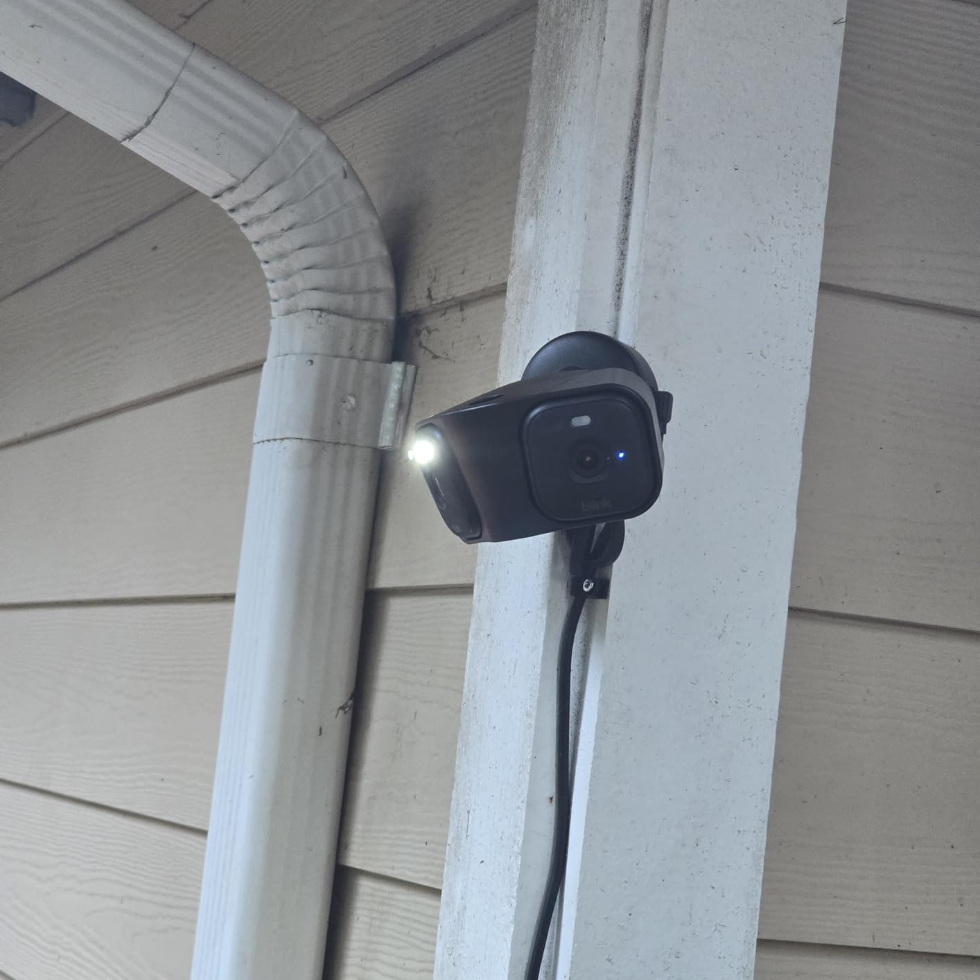 Blink Arc – Plug-in Panoramic Vision [Plus Subscription required], 180° coverage, Mini 2K+ dual-camera security, single power source – 2 cameras (Black) customer photo 1