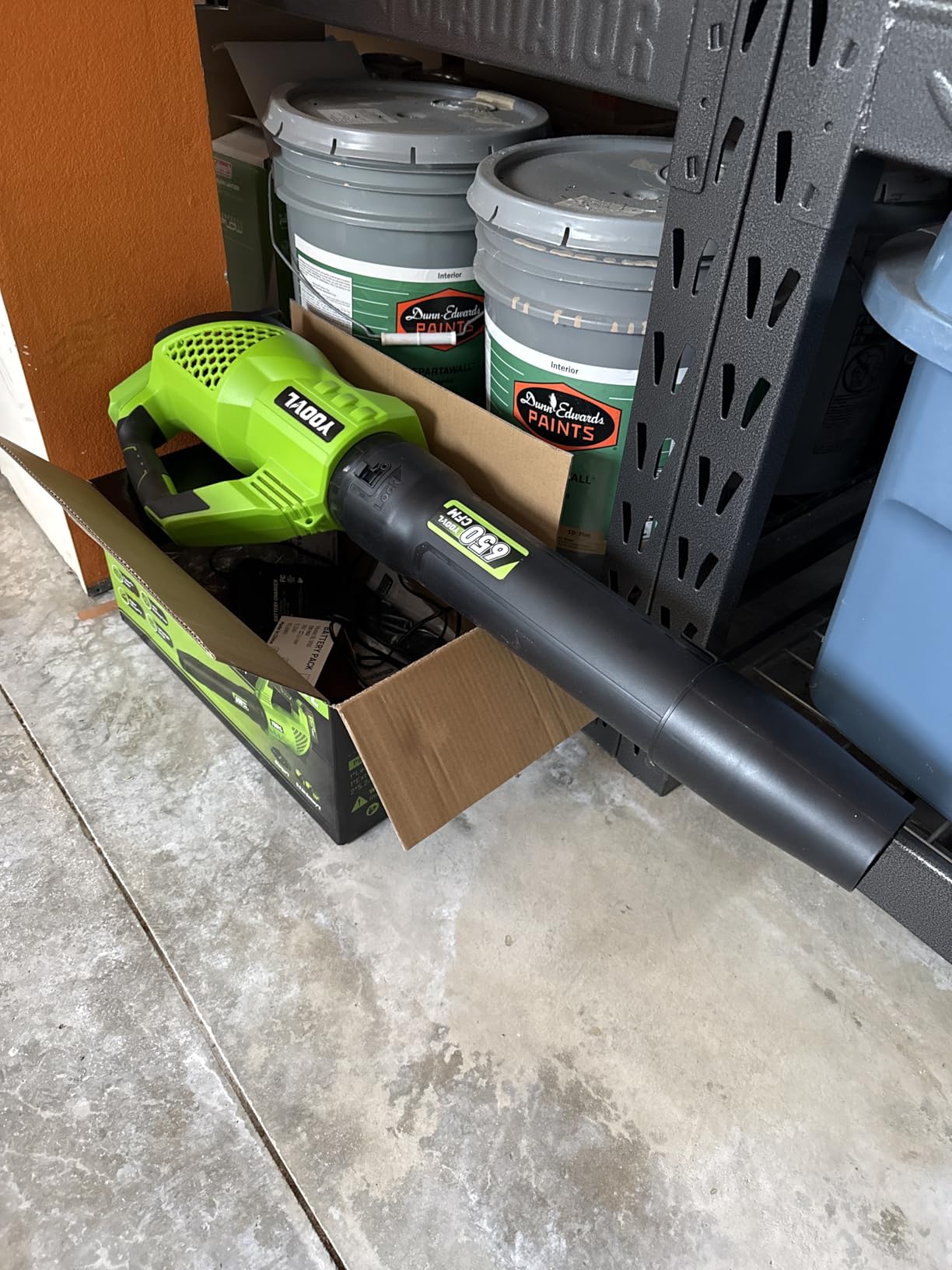 Leaf Blower Cordless, 650CFM Electric Leaf Blowers with 2 x 5.2Ah Batteries and Charger, 3 Speed Modes, 1 x Adjustable Shoulder Strap, Powerful Snow Blowers for Lawn Care, Patio, Dust, Blowing Leaves customer photo 1