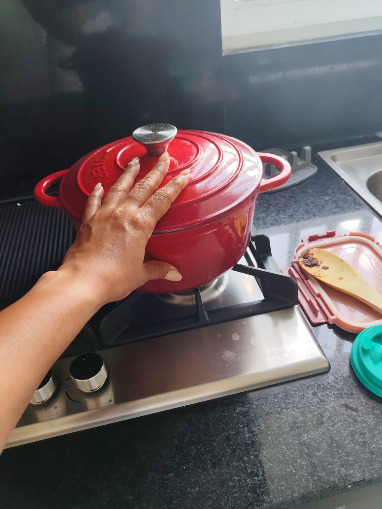 Overmont Enameled Cast Iron Dutch Oven - 5.5QT Pot with Lid Cookbook customer photo 1