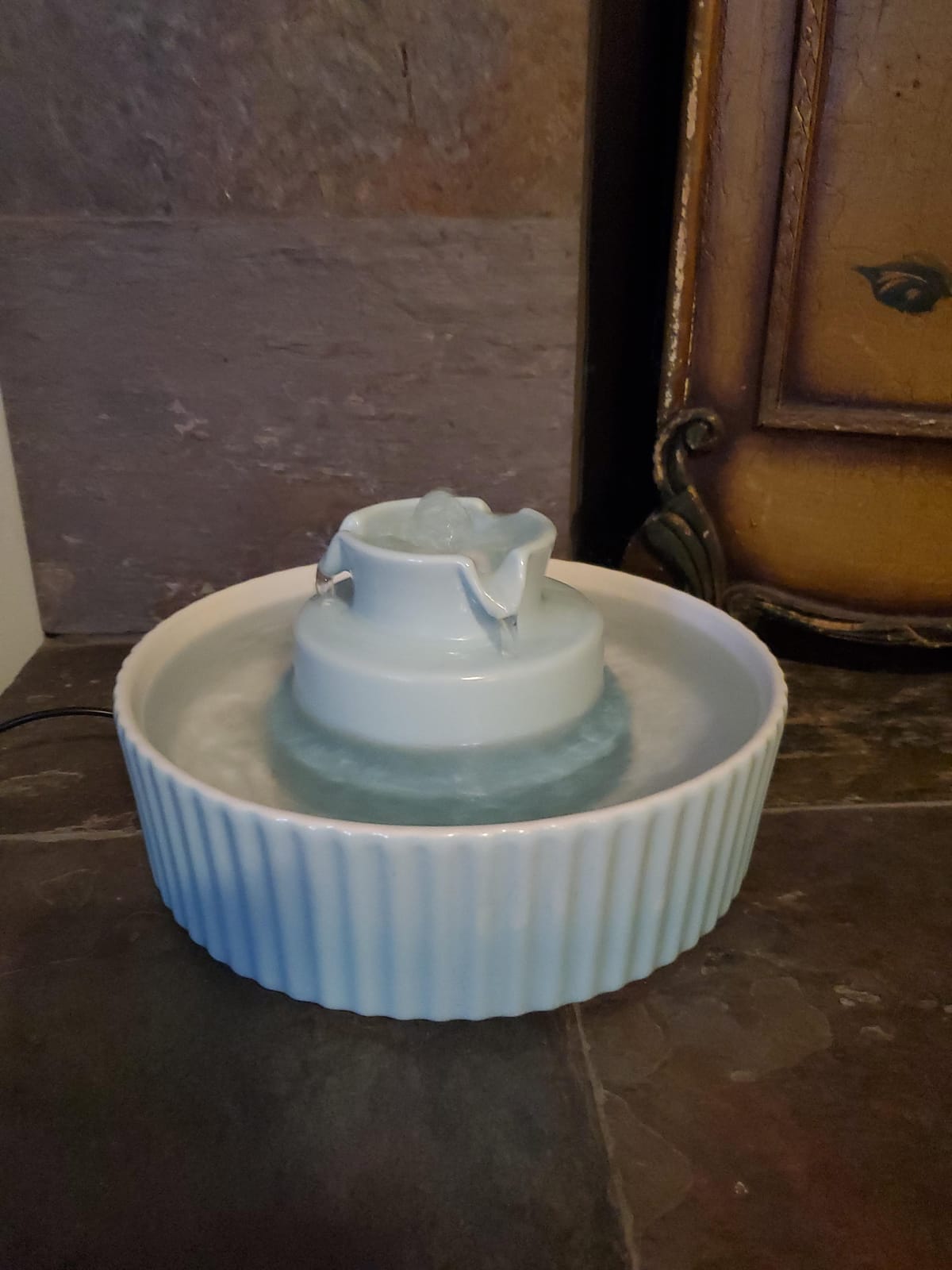 2.1L Ceramic Cat Water Fountain for Cats and Dogs-360° Ceramic Pet Fountain-70 Oz Large Water Capacity- Whisper-Quiet Water Flow-Great for Shy or Timid Pets- Fresh-Filtered Water customer photo 2